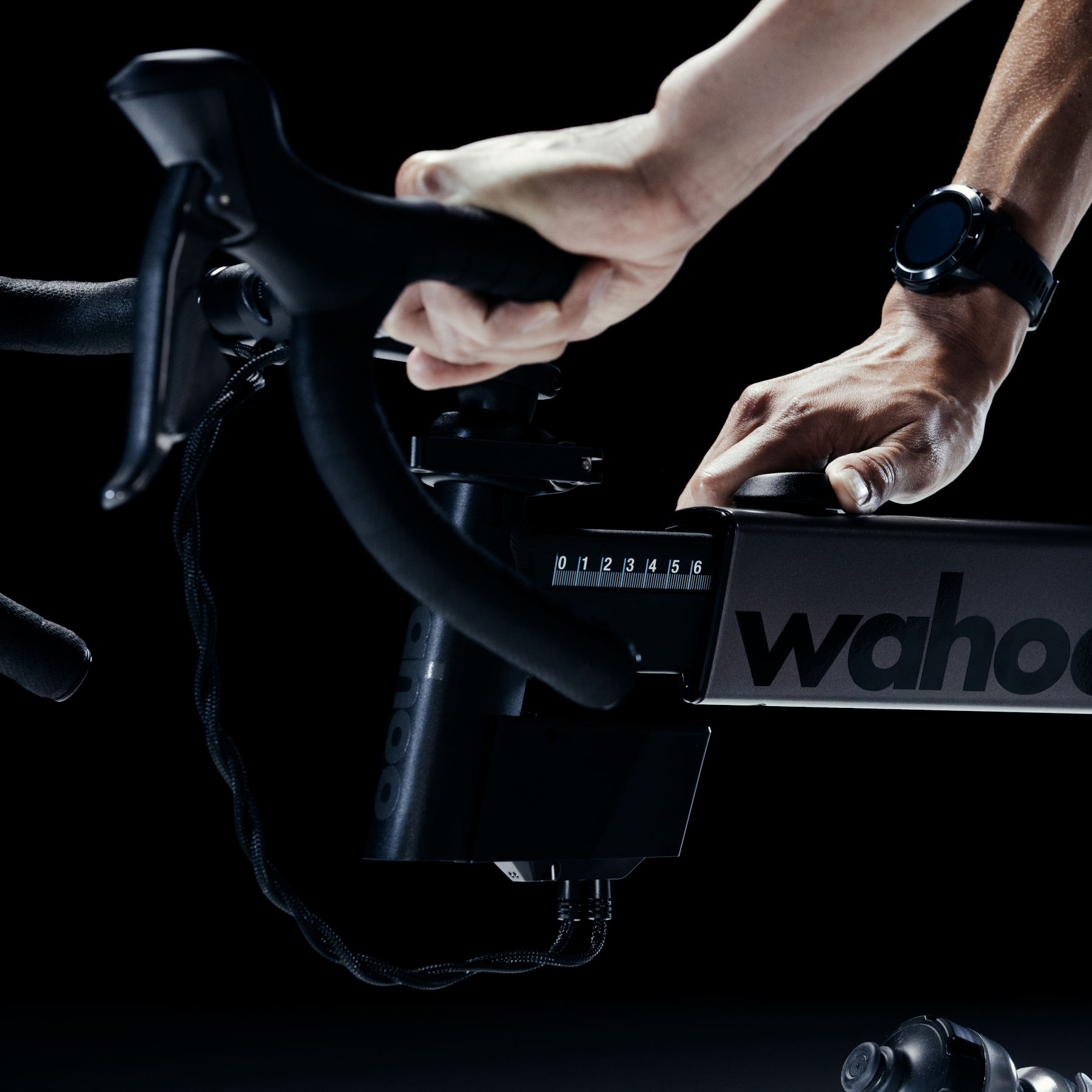 WAHOO KICKR BIKE V2 Wi-Fi | จักรยานเทรนเนอร์อัจฉริยะ จำลองความชันจริง 20% รองรับ Zwift, Rouvy พร้อมฟิตติ้งแม่นยำ