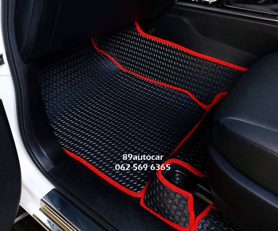 ผ้ายางปูพื้นรถยนต์ Isuzu D-Max 4 ประตู 2020 ลายธนูสีดำขอบแดง