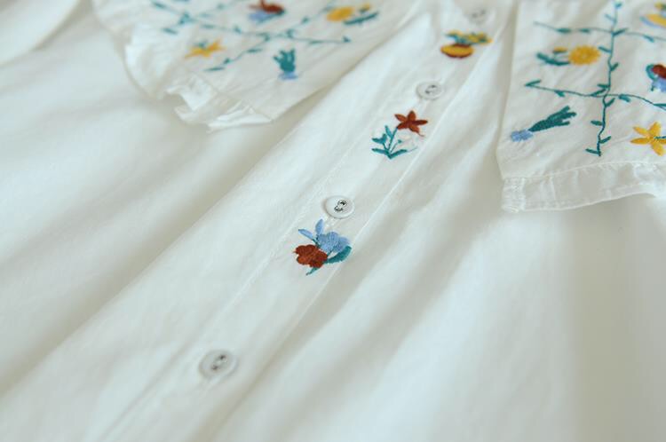 เสื้อผ้าฝ้ายแต่งปกลายปัก
