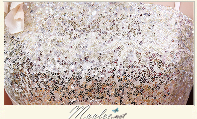 พร้อมเช่า ชุดราตรียาว ไหล่เฉียง สีน้ำเงิน ปักเลื่อมไล่สี จับจีบแต่งโบว์ช่วงเอว ประดับดอกไม้สวยหวานบนไหล่