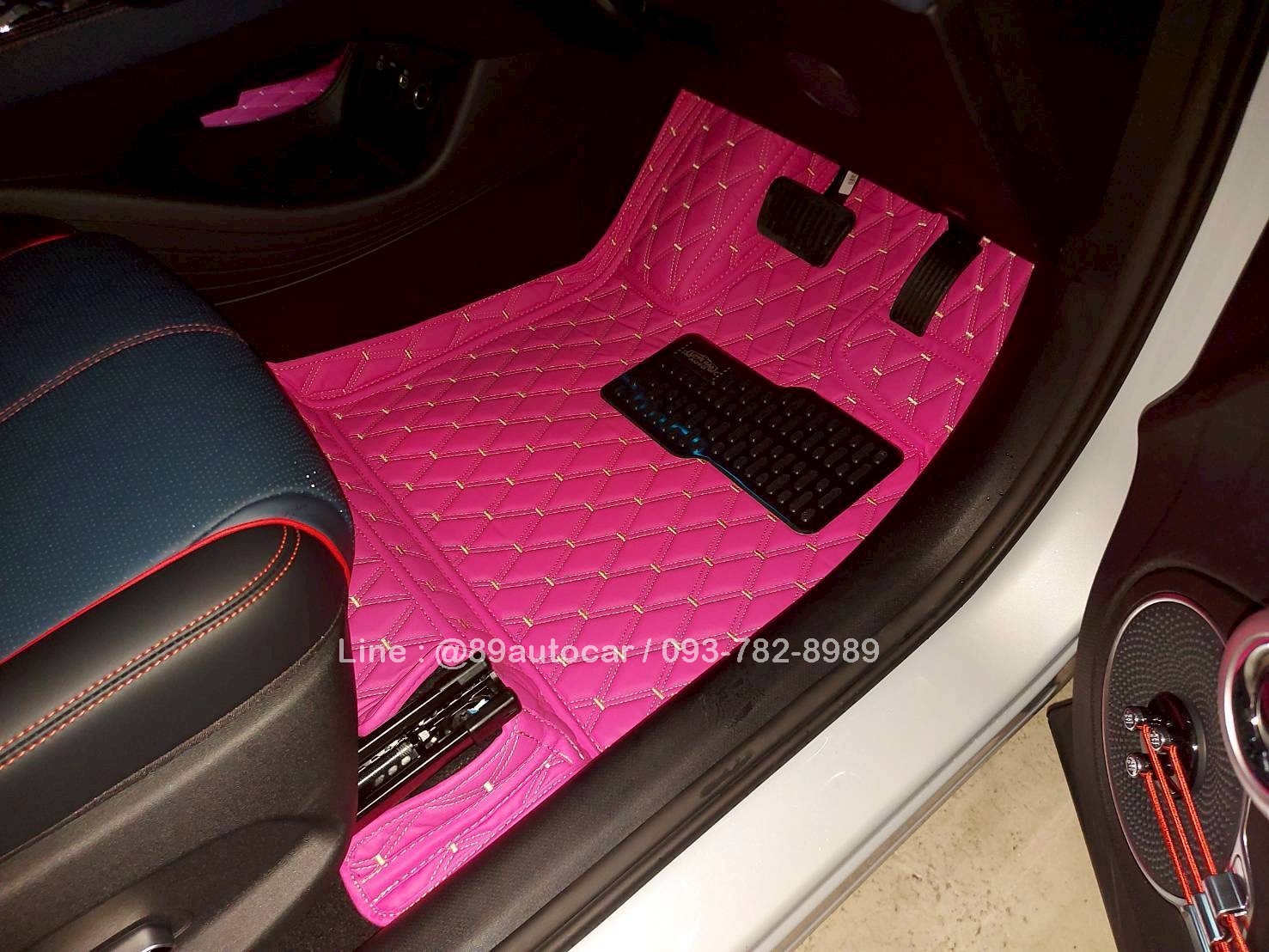 พรมปูพื้นรถยนต์ BYD Atto3 ปูพรมVVIP สีชมพูด้ายทอง เต็มคัน