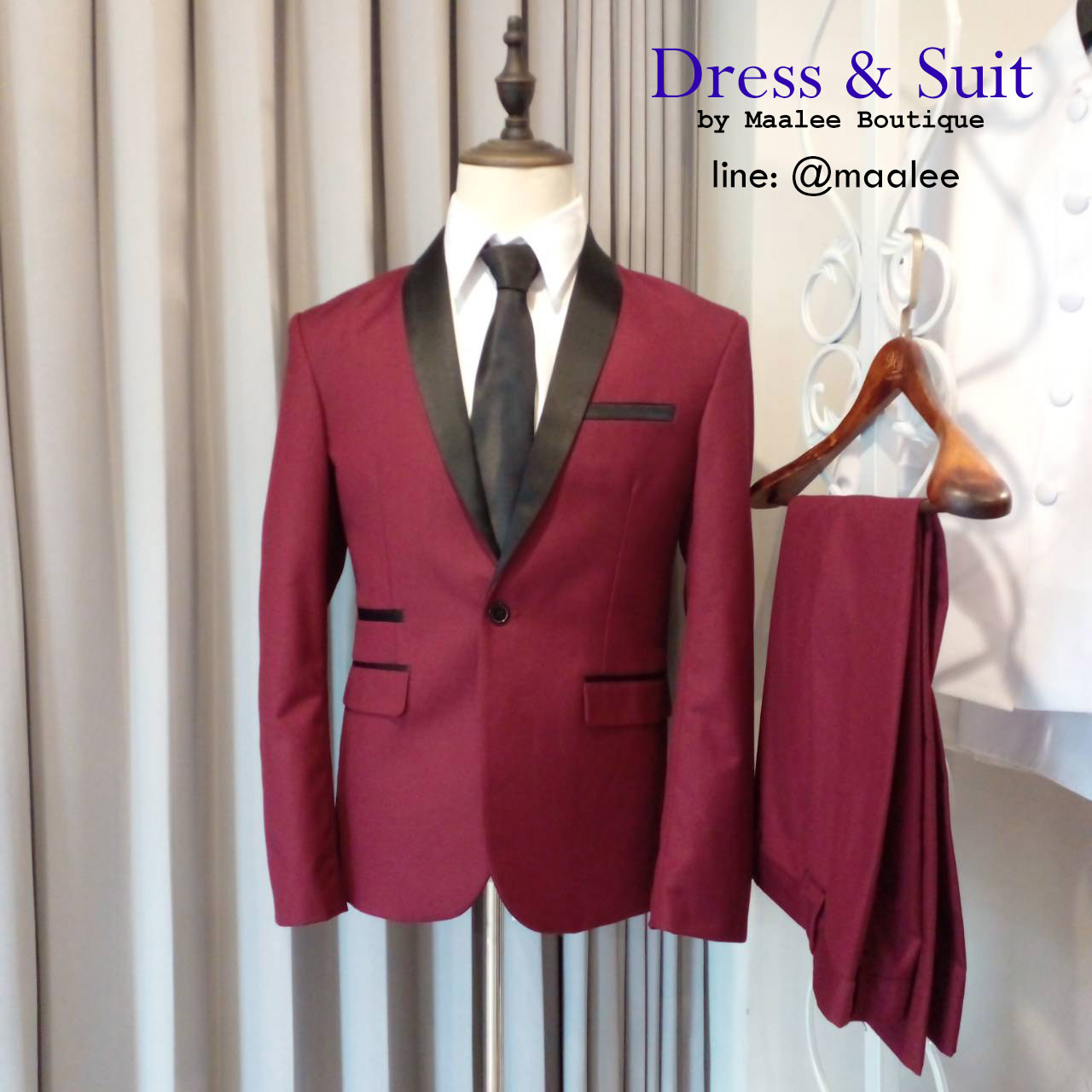 พร้อมเช่า ชุดสูททักซิโด้ สีเบอร์กันดี ปกกล้วย Tuxedo Suit with Shawl Collars (พร้อมเสื้อกั๊ก)