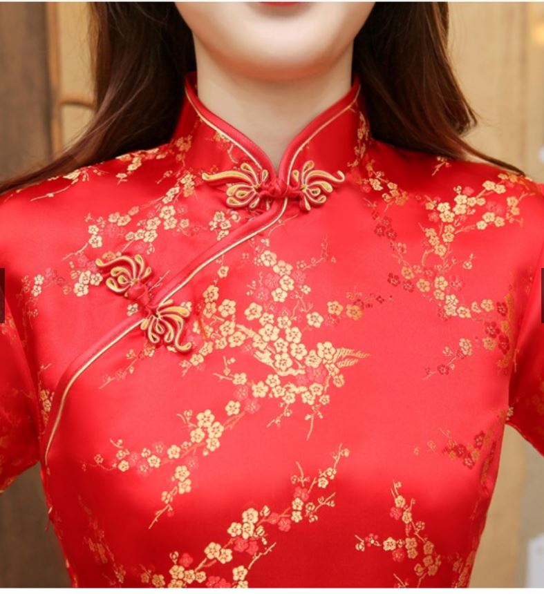 พร้อมส่ง กี่เพ้า สีแดง ลายดอกบ๊วย Cherry Blossom ผ้าไหมจีน กุ๊นขอบ ตัดเย็บอย่างดี (M,2XL,6XL)