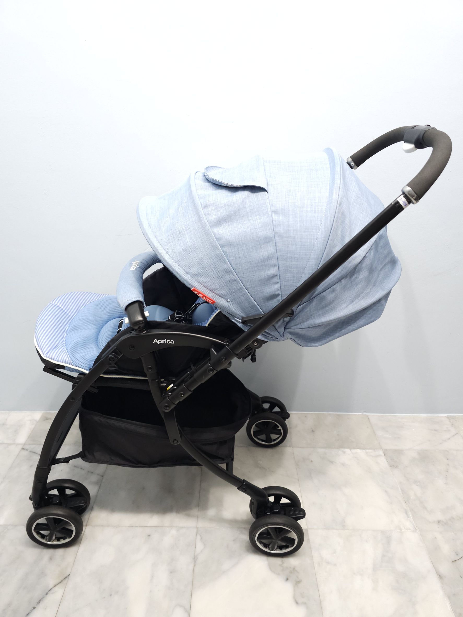 รถเข็นเด็ก Aprica Luxuna Comfort สีฟ้า [มือสอง ทำความสะอาดพร้อมใช้งาน]