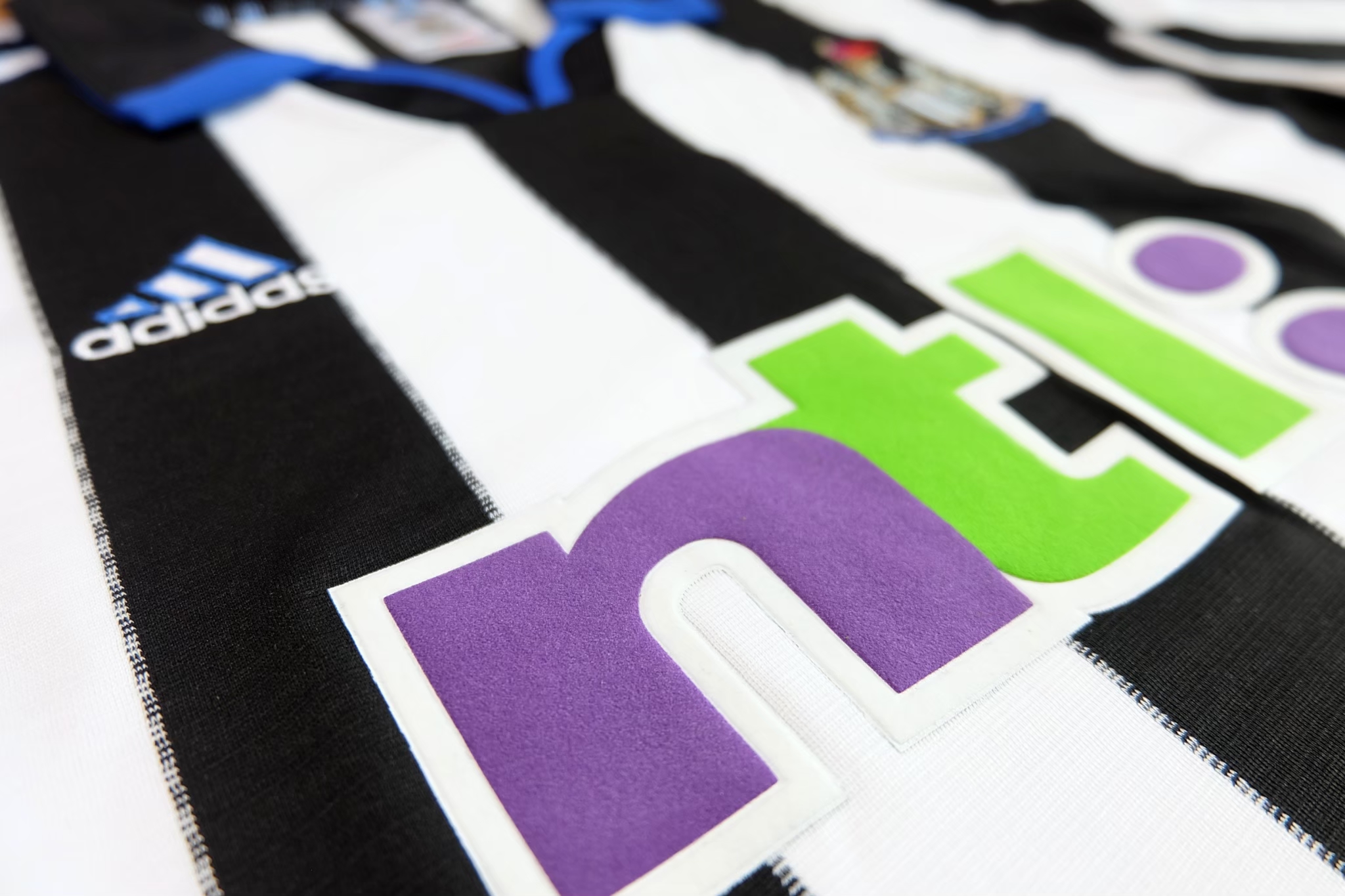 Newcastle 2000/01 Home Retro Jersey เสื้อบอลย้อนยุคนิวคาสเซิล NTL