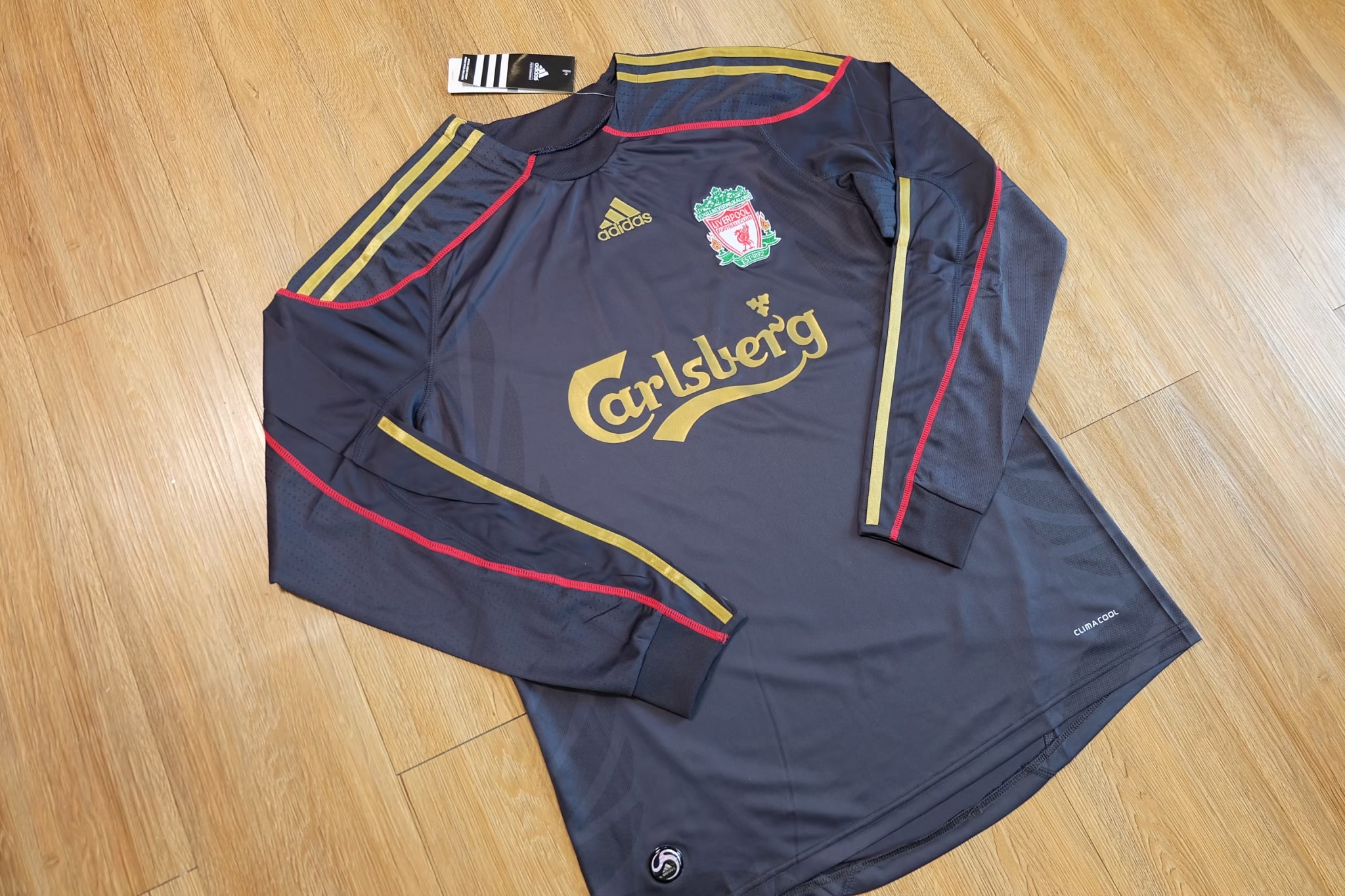 Liverpool 2009/10 Third Jersey เสื้อบอลย้อนยุคแขนยาว เสื้อแขนยาวลิเวอร์พูลย้อนยุค