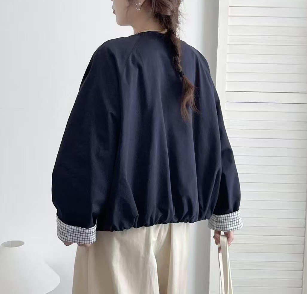 เสื้อคลุมมินิมอลสไตล์ญี่ปุ่นทรงโอเวอร์ไซส์แต่งกระเป๋า