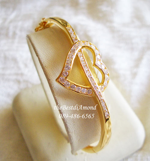 BL008++กำไลคล้องรัก++กำไลน่ารักๆๆ เป็นหัวใจถูกคล้อง แบบน่ารักสุดๆๆ Modern ทันสมัย ใส่ติดข้อมือได้ไม่เวอร์ ข้อมืออวบๆก็ใส่ได้ เพราะเป็นรูปวงรี