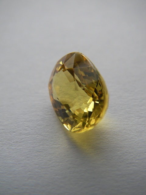 บุษราคัม yellow sapphire ใบเซอร์BGL-P10806 น้ำทองแม่โขง IF Oval/Mixed ขนาดพลอย 6.94 x 10.70 x 4.47 mm. size 3.46 ct.
