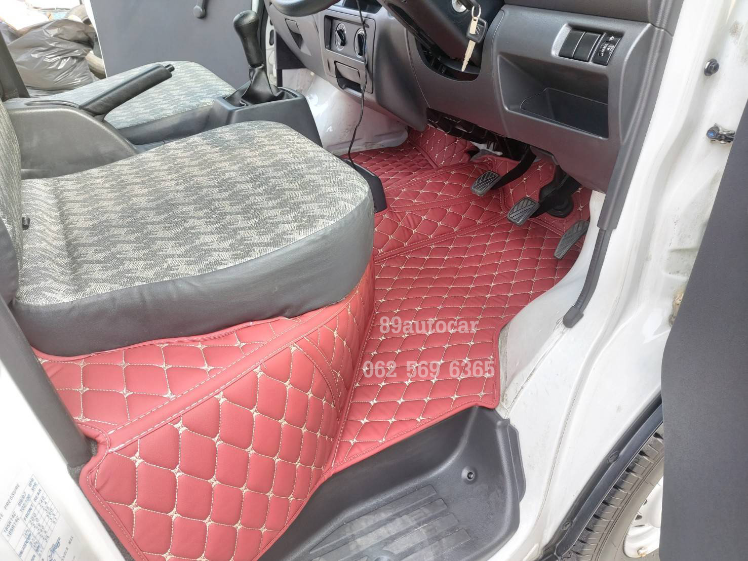 พรมหนัง PU ปูพื้นรถ Suzuki Carry สีแดงไวน์ เต็มคัน