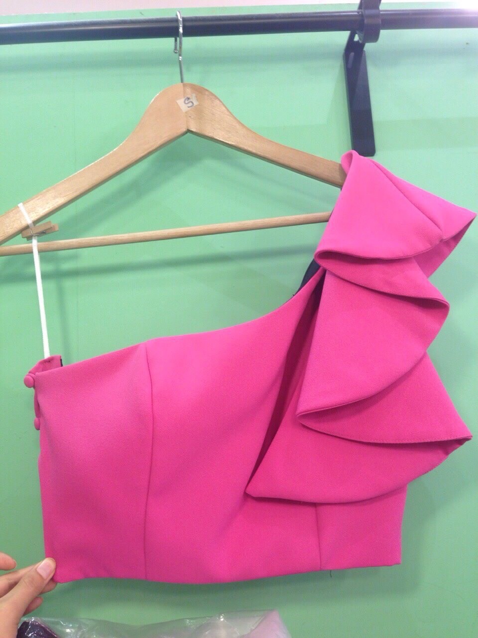 พร้อมส่ง ชุดออกงาน ไหล่เดียว แต่งระบาย สีเทา ใส่ได้ทั้งงานเช้า งานเย็น