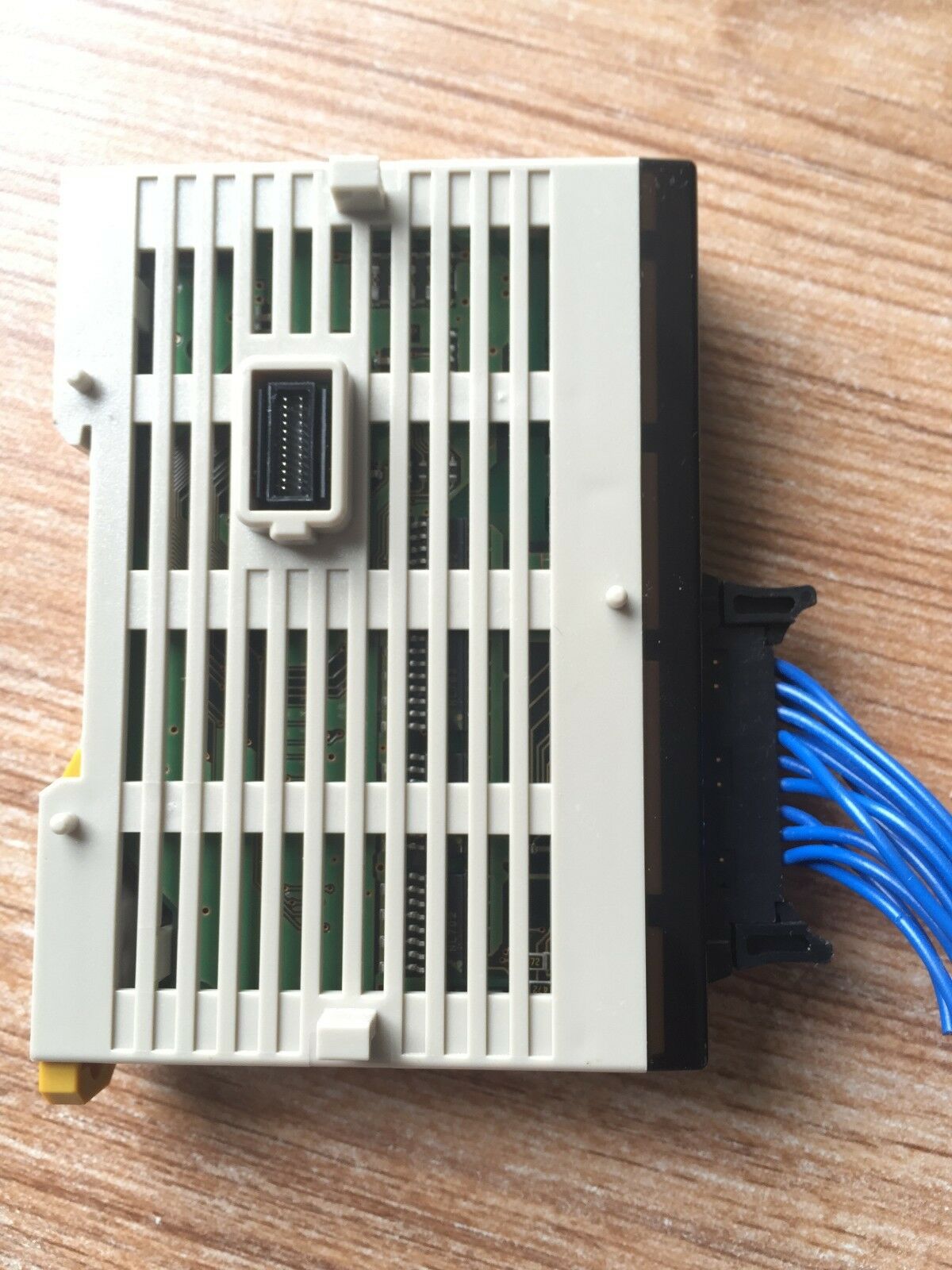 PLC " OMRON " รุ่น CPM2C-16EDM