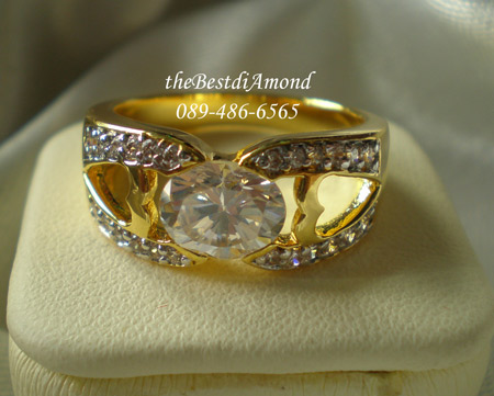 BR511+++แหวน Middle of Oval+++แหวนเพชรรูปไข่อีกแบบ สวยมากๆๆ เพชรรูปไข่วางขวาง ขนาบด้วยตัวเรือน ดีไซน์เก๋ สวยสุดๆๆ ใส่สวยทุกนิ้วเลยค่ะ เพชรแพรวพราวมาก