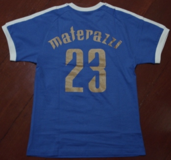 เสื้อที-เชิ๊ต (เสื้อยืดคอกลม) ฟุตบอล ทีมชาติอิตาลี ชุดที่ระลึก แชมป์ฟุตบอลโลก 2006 พร้อมติดชื่อและเบอร์ #23 มาเตรัซซี่ ใหม่ S-Size / ITALY Football T-Shirt Commemorative Kit FIFA WORLD CHAMPIONS 2006 with #23 MATERAZZI Printing Jersey NEW S-Size
