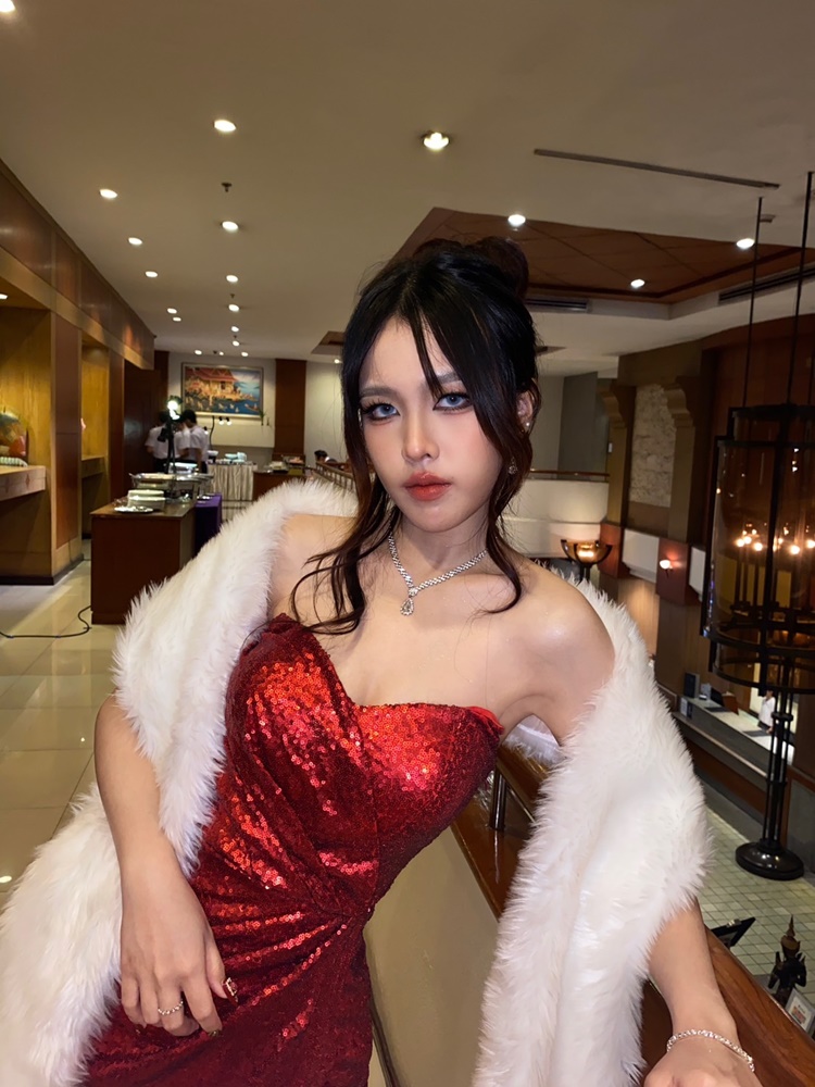 พร้อมเช่า ชุดราตรียาว ชุดเดรส เกาอก กลิตเตอร์สีแดง (เฉพาะ S,M) ไม่มีผ้าคลุม