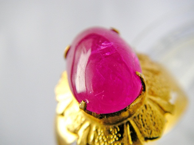 RUBY ทับทิมพม่า เนื้อแก้วใสแดงสด แหล่งกำเนิด พม่า100% เนื้อแก้วใสแดงสด ทรงกองข้าว ล้อมเพชรสวยมากขนาด 11.17x7.48x4.31 มม. นน. 3.75 ct.