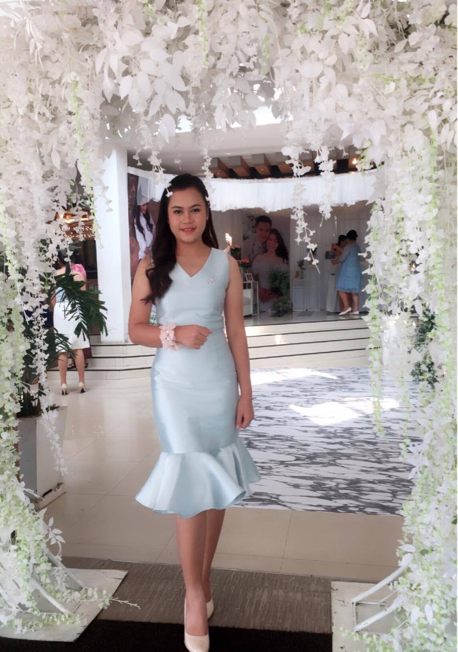 พร้อมเช่า ราตรีสั้น ชุดเดรสคอปาด ระบายหางปลา สีฟ้า