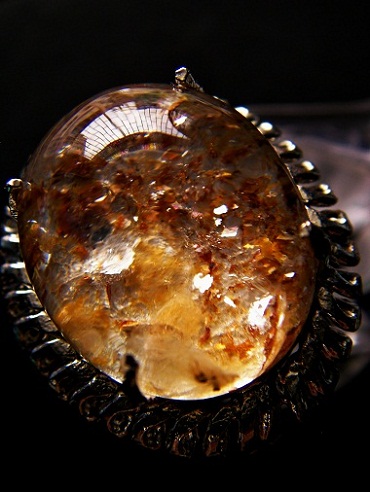 QU0034 แก้วกาบทองพื้นสลักกาบแก้ว กาบทอง งามตระการตา แก้วล้ำเลิศเลอคุณค่า จากกลางพื้นพิภพ ขนาดแก้ว 17.32x20.77x10.32 มม. น้ำหนัก 26.42ct. ขนาดแหวน52.5