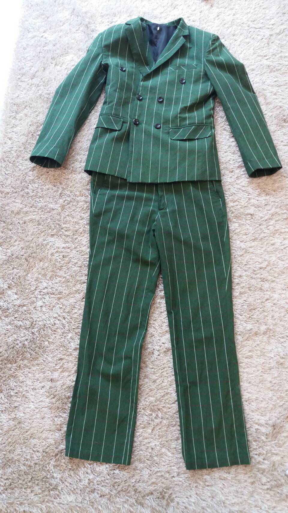 พร้อมเช่า ชุดสูทชาย สีเขียว ลายทางเก๋ๆ (พร้อมเสื้อกั๊ก)