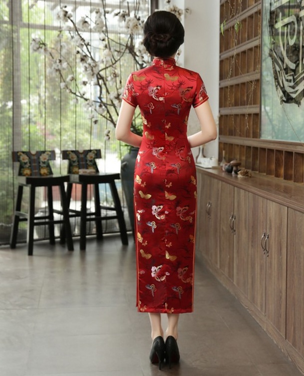 Pre-order กี่เพ้า สีแดง ลายผีเสื้อ ผ้าไหมจีน กุ๊นขอบ ตัดเย็บอย่างดี