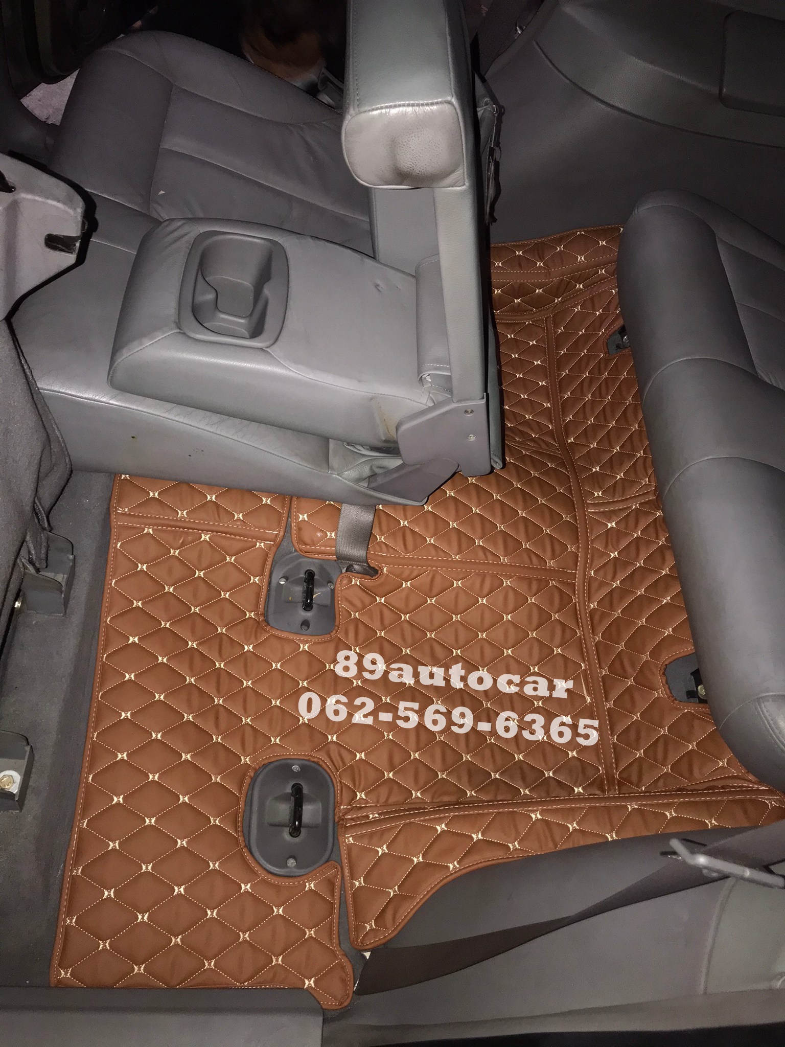 พรมปูพื้นรถยนต์ isuzu grand adventure ปูพรม7D สีน้ำตาลเข้ม เสริมด้วยพรมไวนิลดักฝุ่น สีครีม