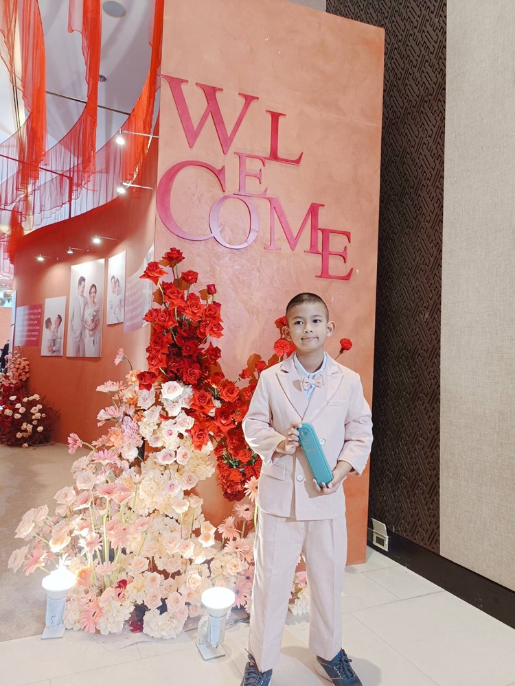 พร้อมเช่า ชุดสูทเด็กชาย สีชมพู ทอลายในเนื้อผ้า **พร้อมเช่าไซส์ 90,120,150**