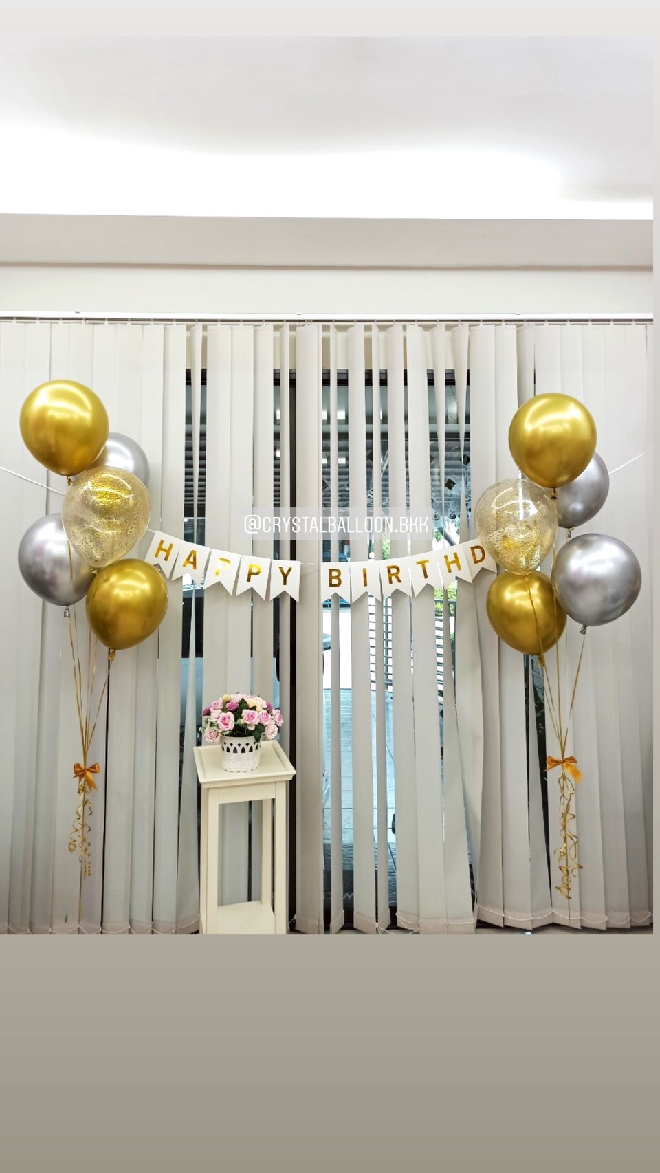 ลูกโป่ง วันเกิด พร้อม ป้ายธง Happy Birthday พร้อม ช่อลูกโป่ง ช่อ 5 ลูก 2 ช่อ,ลูกโป่งใส ใส่กลิตเตอร์ พร้อมตกเเต่ง สามารถเปลี่ยนสีลูกโป่ง/เปลี่ยนสี-ป้ายธงได้