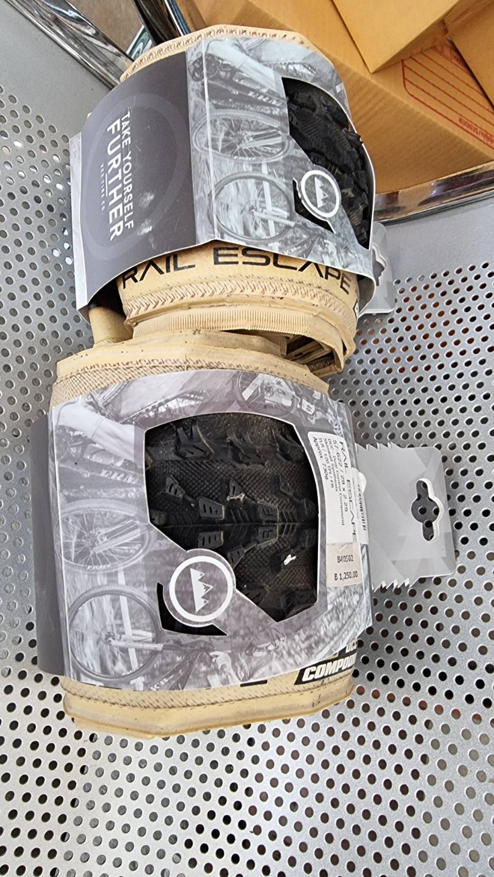 ยางนอกจักรยาน ยางเสือภูเขา ยางนอกขอบพับ VEE TIRE Rail Escape MTB TRAIL-XCO