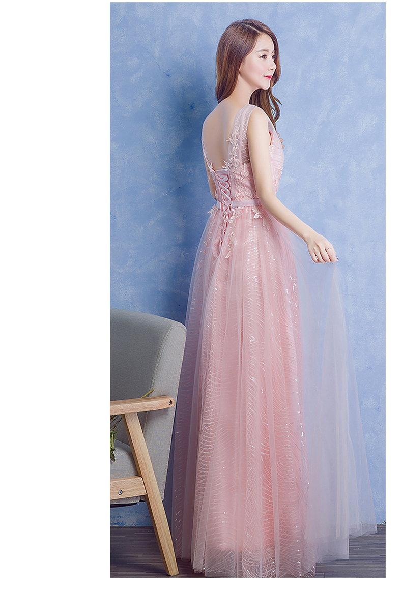 พร้อมเช่า ชุดราตรียาว แขนกุด สีชมพู แต่งลายลูกไม้ ผ้าตาข่าย ข้างในปักเลื่อมสวย