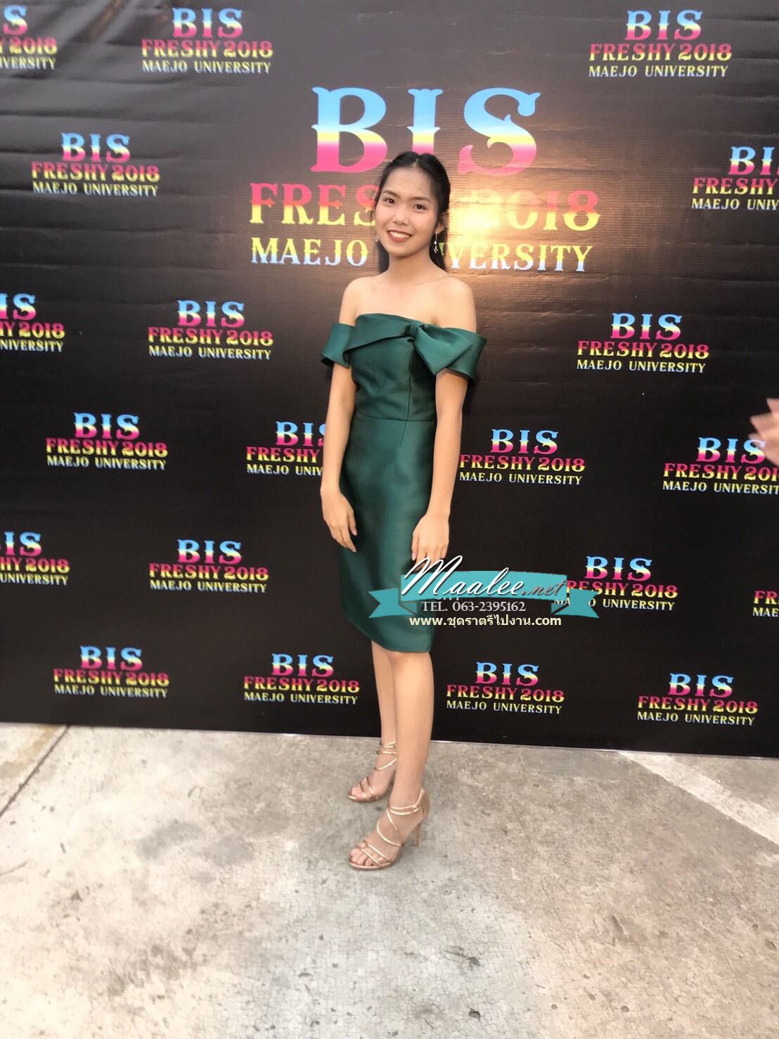 พร้อมเช่า ราตรีสั้น ชุดเดรสเข้ารูป ไหล่ปาด สีเขียว