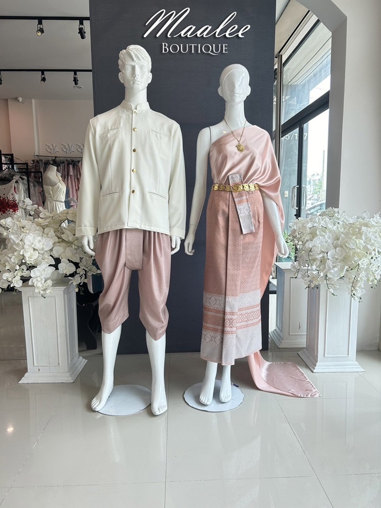 เช่า ชุดไทย ชุดเพื่อนเจ้าสาว ชุดไทยผ้าถุงสีเทาส้มเงิน สไบสีชมพูนู้ด