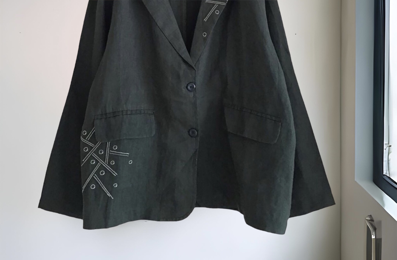 เสื้อสูทผ้าลินินลายปักแต่งกระเป๋า