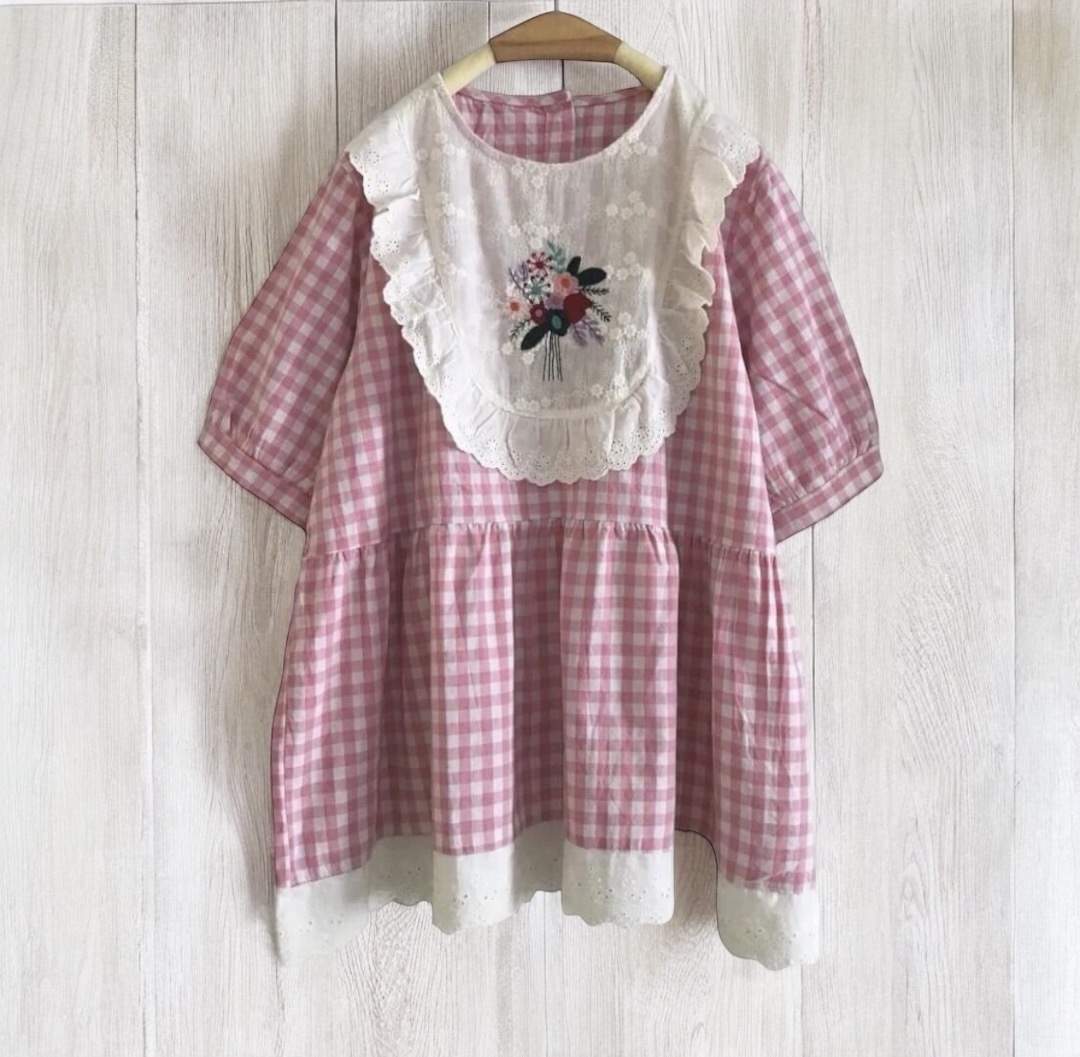 เสื้อผ้าฝ้ายลายสก็อตลายปักแต่งชายลูกไม้