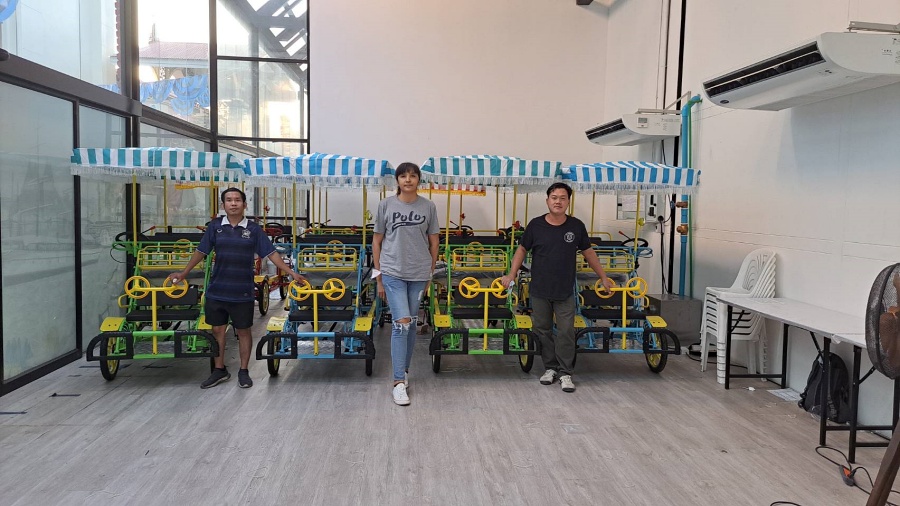 จักรยานหรรษา SURREY BIKE แบบ 4 คนปั่น+ 2 เก้าอี้เด็ก+ร่มกันแดด ปั่นพร้อมกัน หรรษาทั้งครอบครัว พร้อมได้ออกกำลังกาย