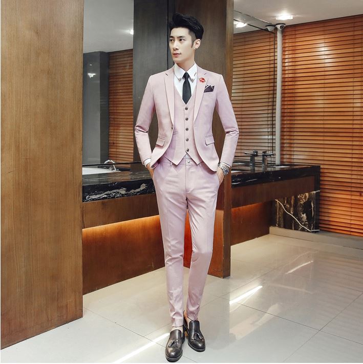 พร้อมเช่า ชุดสูทชาย สีชมพูพาสเทล Pastel Pink ทรงเข้ารูป สไตล์เกาหลี (ไม่มีเสื้อกั๊ก)