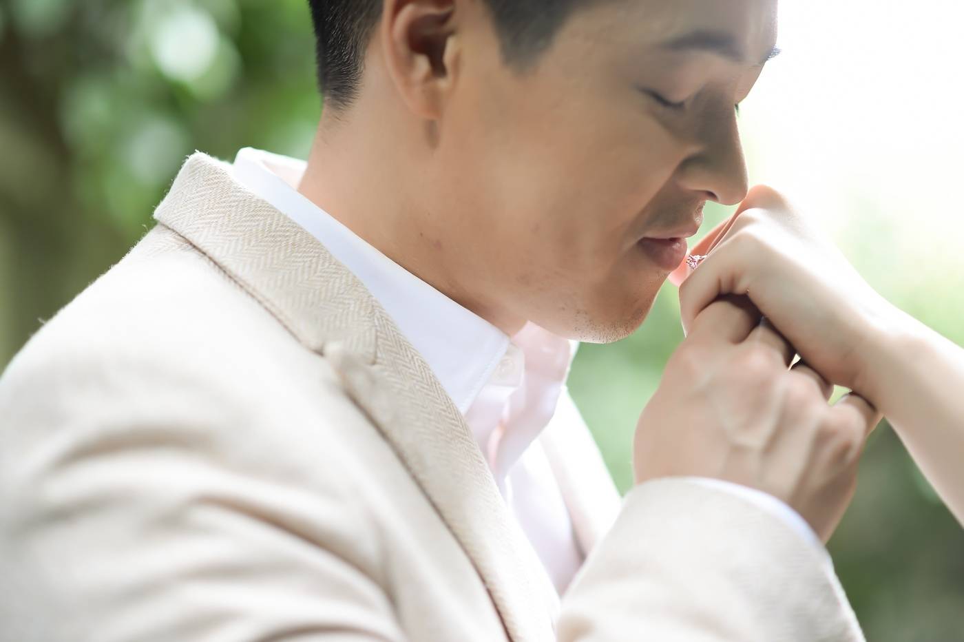 พร้อมเช่า ชุดสูทชาย ผ้าลินิน สีน้ำตาลอ่อน (พร้อมเสื้อกั๊ก)