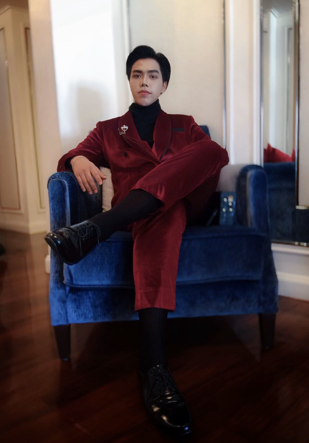 สูทแฟนซี สูท แดงแต่งขอบดำ กระดุมคู่ เนื้อผ้ากำหยี่ หรูหรา