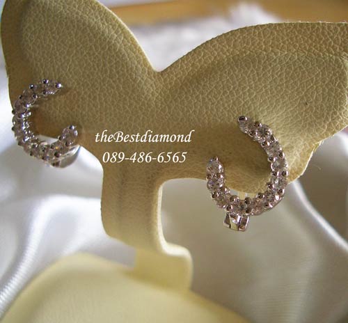 สินค้าหมด BE313RD+++ต่างหูเพชร รูปตัวC+++เก๋สุดๆ เรียบๆดูทันสมัย รูปแบบน่ารักๆ คล้ายๆตัว Cใส่ติดหู ได้เลย ไม่เวอร์ค่ะ แต่ดูดีมีระดับ