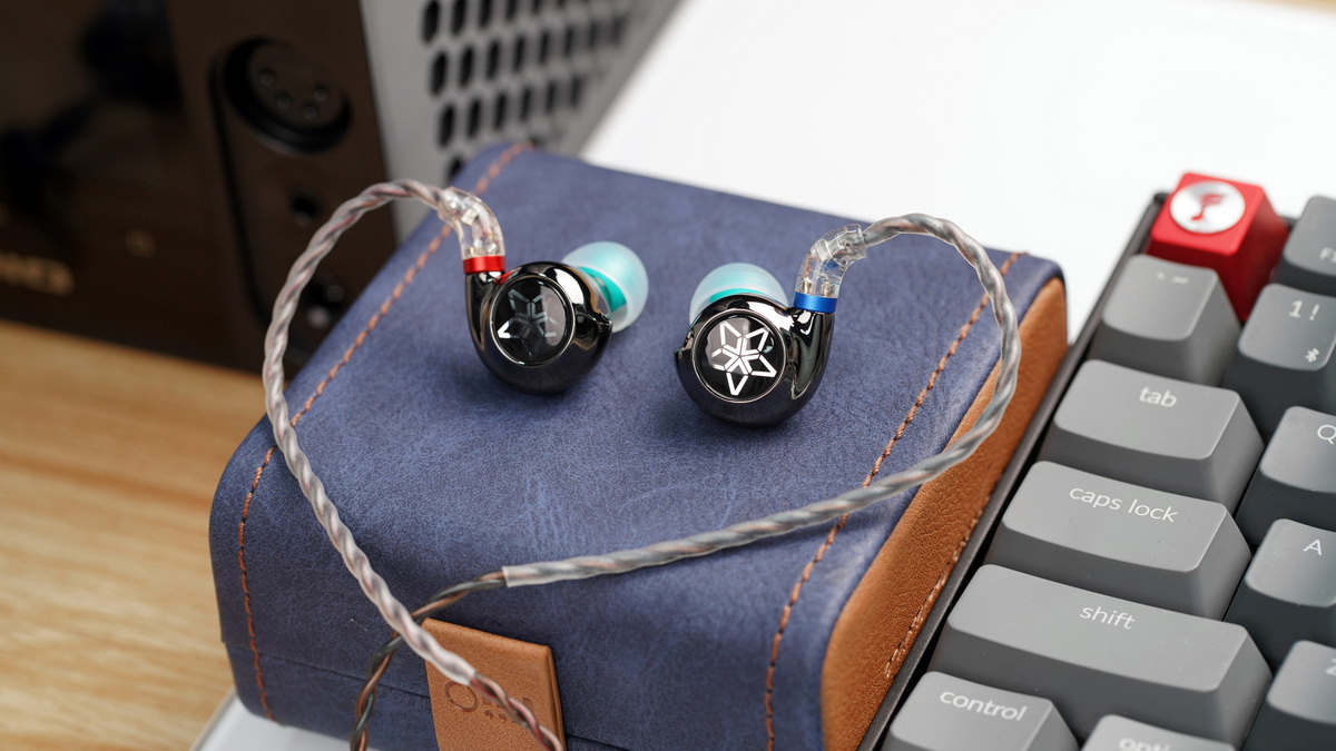 ขาย FiiO FH11 หูฟัง IEMs Hybrid 2 ไดรเวอร์ 1BA+1DD รองรับ Hi-Res ประกันศูนย์ไทย