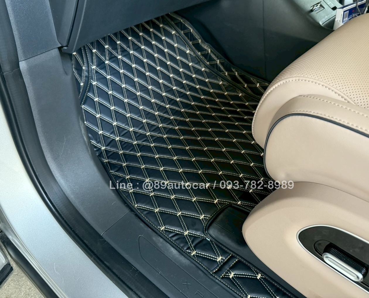 พรมปูพื้นรถตู้ Xpeng X9 ปูพรมVVIP สีดำด้ายทอง เต็มคัน