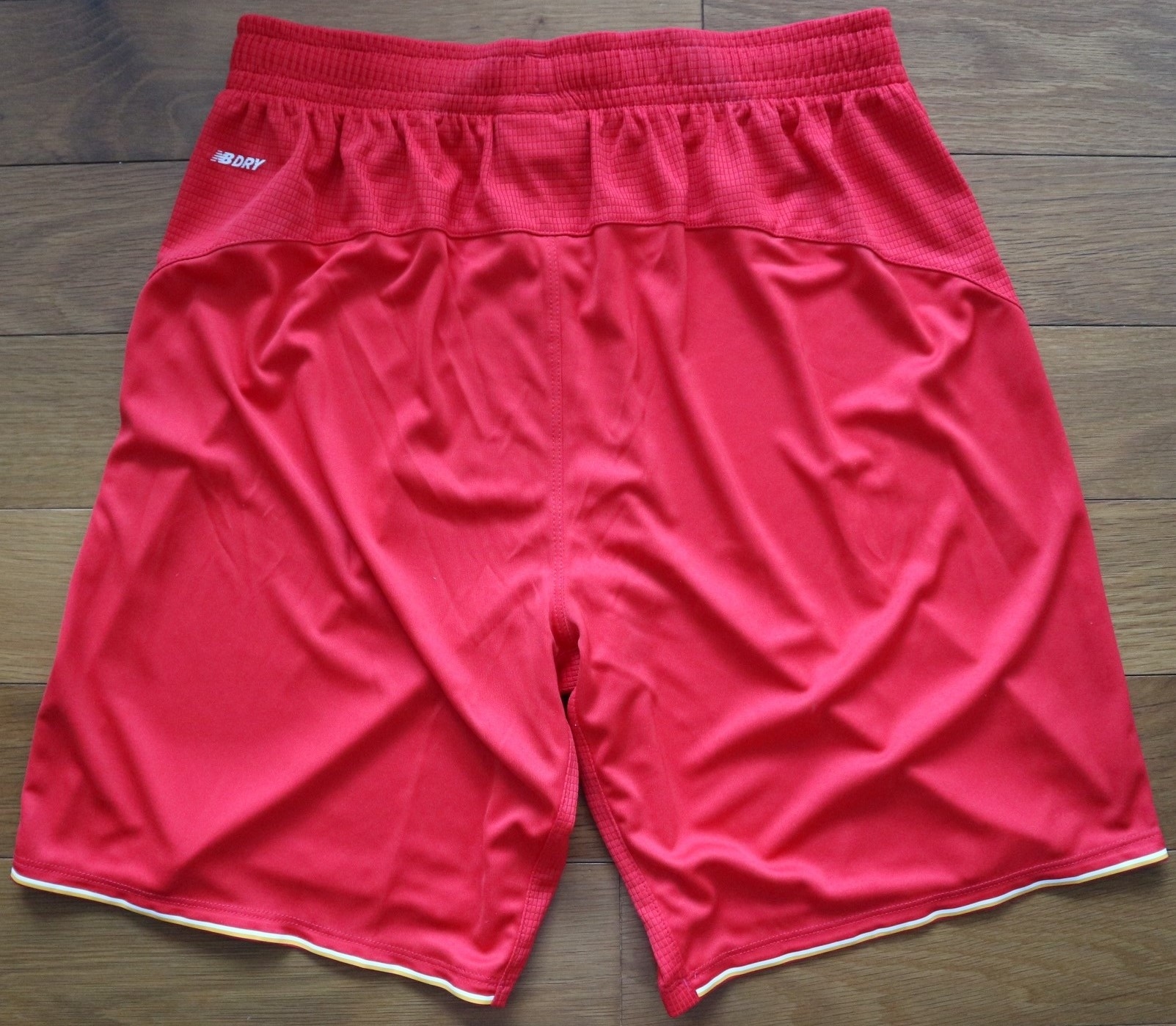 กางเกงฟุตบอล ทีมสโมสรลิเวอร์พูล ชุดเหย้า 2015/16 ใหม่ M-Size / LIVERPOOL Football Shorts Home Kit 2015/16 Jersey NEW M-Size