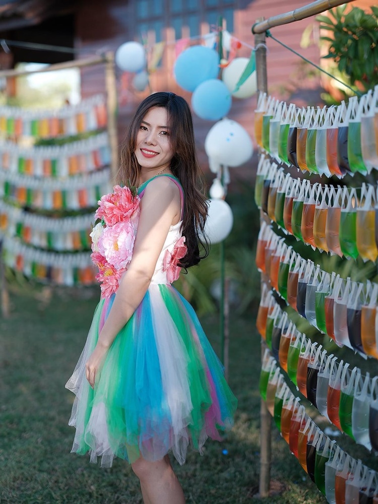 พร้อมเช่า ชุดแฟนซี เช่า 500 ชุดราตรีสั้น ดอกไม้หลากสี กระโปรงสายรุ้ง