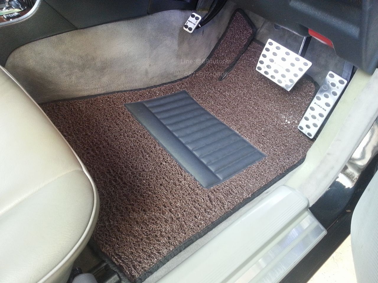 พรมปูพื้นในรถยนต์ Benz C240 W202 ไวนิลสีน้ำตาลขอบดำ