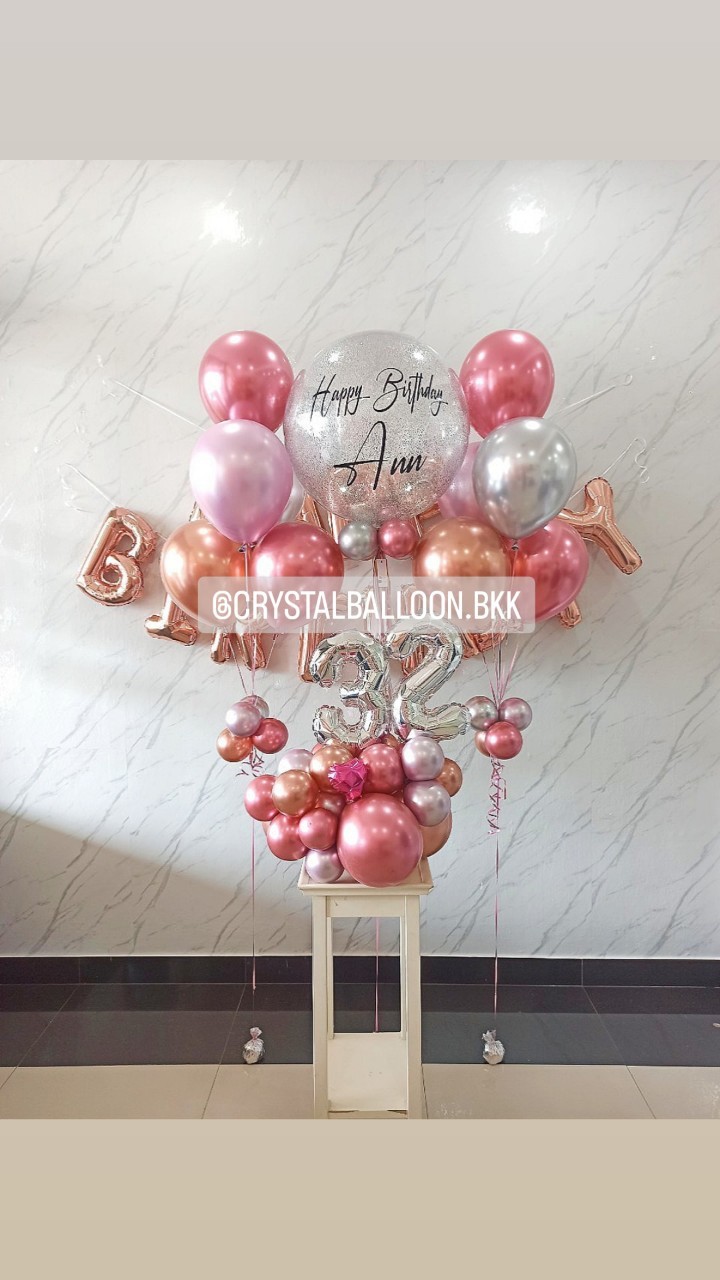 ลูกโป่ง วันเกิด Bubble ขนาด 24" กลิตเตอร์สีเงิน พร้อม ช่อลูกโป่งสีโครเมี่ยม ช่อ 5 ลูก 2 ช่อ,ฟอยล์ตัวอักษร Happy Birthday ขนาด 16" 1 ชิ้น พร้อมตกแต่ง ฟอยล์ตัวเลข ขนาด 16" ตั้งฐาน 2 ชิ้น สามารถเปลี่ยนสีลูกโป่ง/เปลี่ยนข้อความ/เปลี่ยนขนาดได้