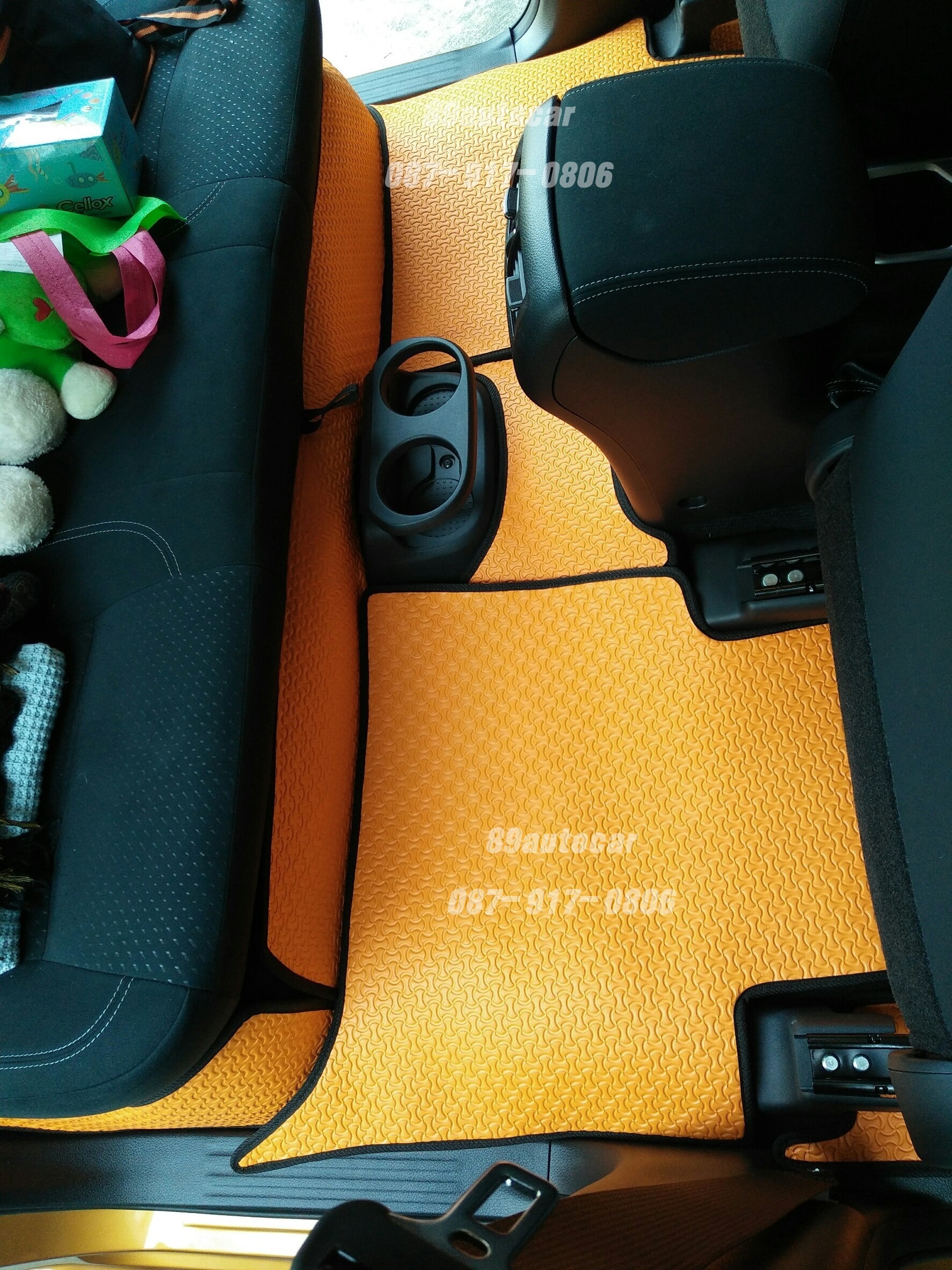 ยางปูพื้นรถยนต์เข้ารูป Nissan Navara 4 ประตู จิ๊กซอร์สีส้มขอบดำ