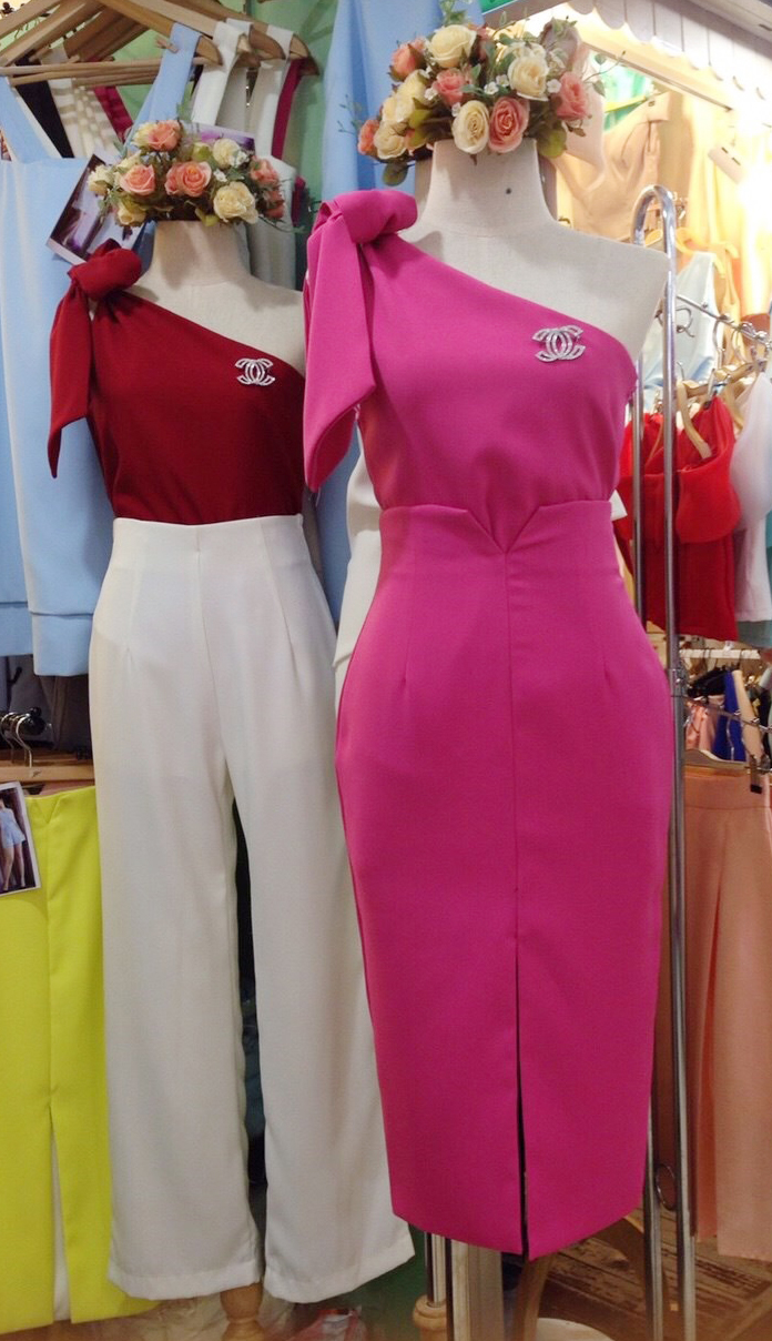 พร้อมส่ง เสื้อออกงาน แบบเรียบหรู สีดำ ผูกโบว์ไหล่ได้หลายแบบ (ไม่รวมกางเกง)