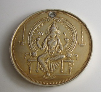 เหรียญพระแม่อุมาเทวี.ออกวัดแขกสีลม.เนื้อเงินชุบทอง.เหรียญใหญ่.