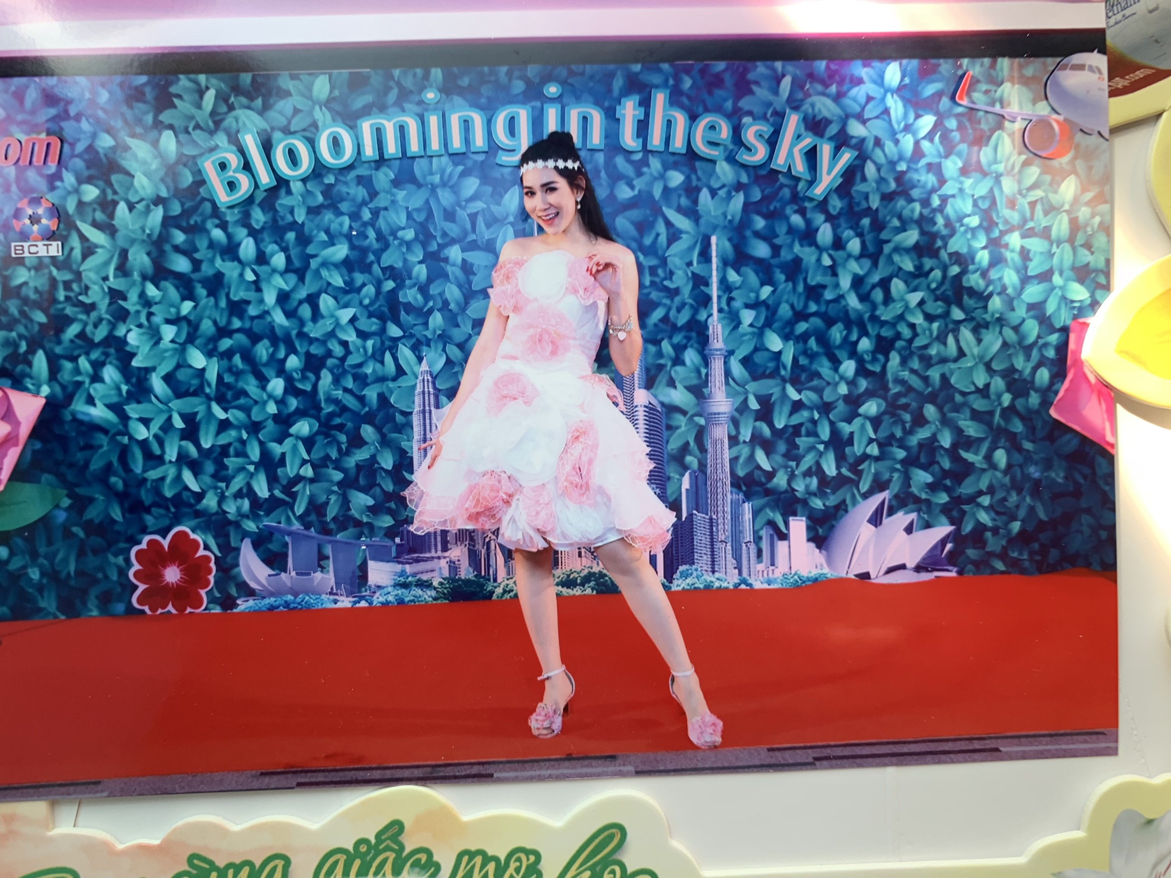 พร้อมเช่า ชุดแฟนซี เช่า 500 ชุดราตรีสั้น เกาะอก สีกุหลาบแต่งดอกไม้สามมิติ พองฟูน่ารักมาก