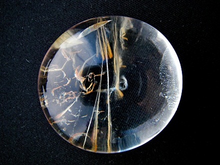 QU0027 QUARTZ แก้วพิรุณใหมฝนทอง พลิ้วของใหมเงิน ใหมทอง ผุดกลางก้อนแก้วสวยเป็นธรรมชาติ ขนาดแก้วใหญ่โต 39.35x41.21 mm.