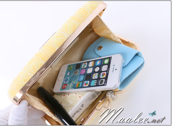 พร้อมส่ง Evening Clutch กระเป๋าออกงาน Emido ทรงสี่เหลี่ยม แบบลูกไม้เรียบหรู สีดำ จุกเปิดเก๋ๆรูปโบว์มีเพชร มาพร้อมสายสะพายยาว